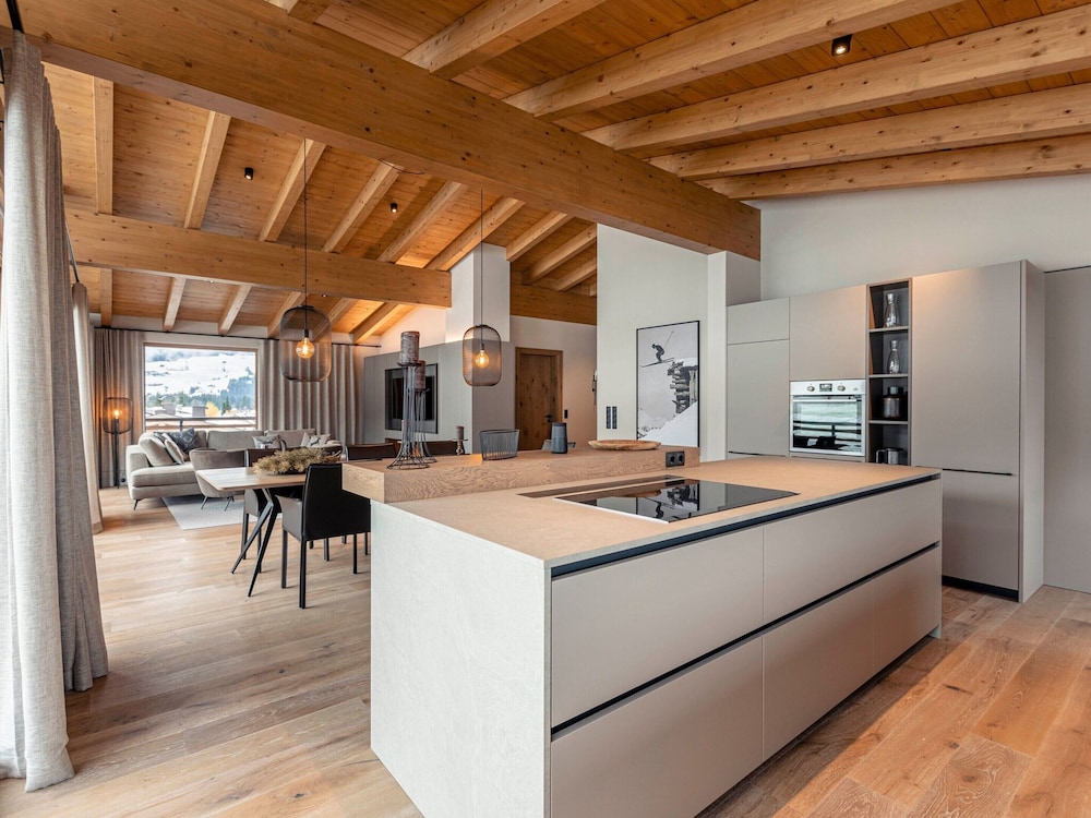 Luxury Penthouse, ski Lift Within Walking Distance