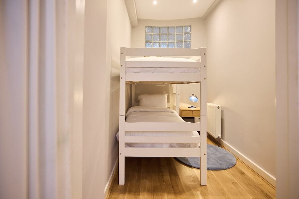 The West Kensington Hideout - Cozy 2bdr Flat With Garden