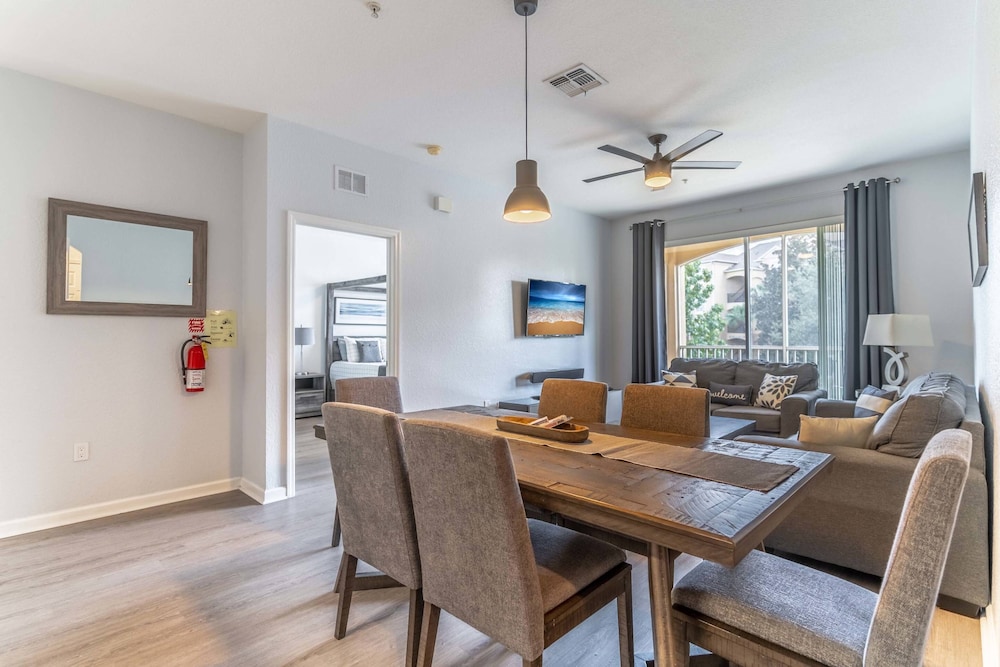 2821 Windsor Hills