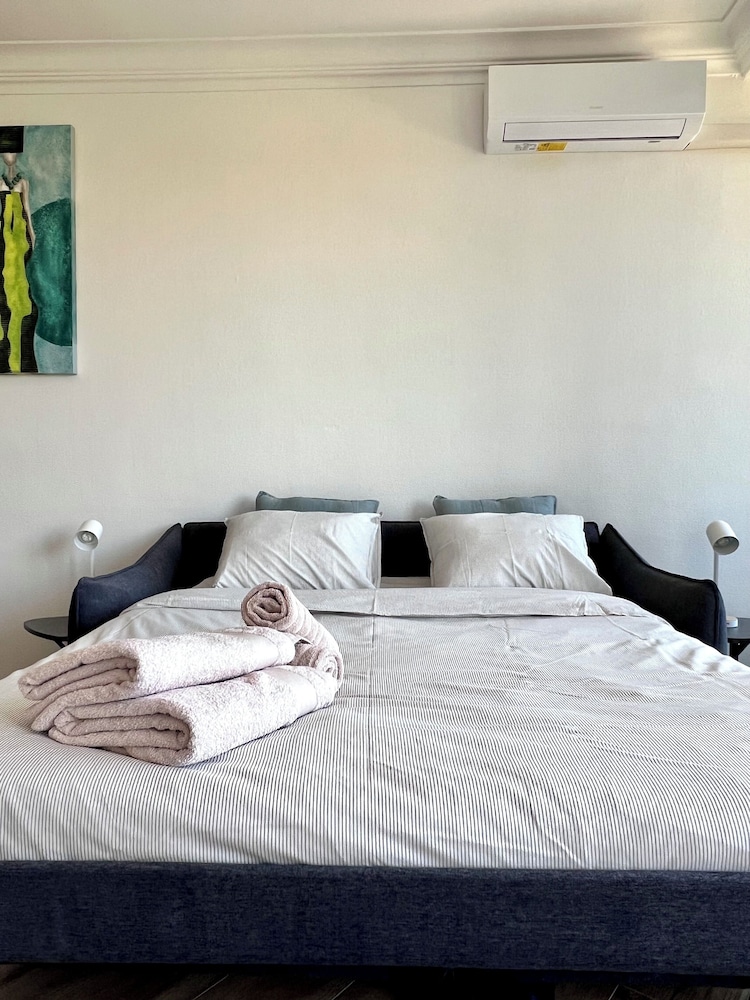 Cozy fully equipped center Liege for 4