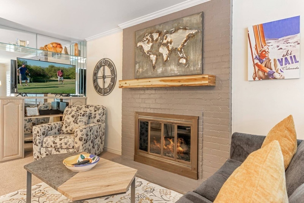 Convenient 2 Bedroom Condo in Vail Near Golden Peak Lift - Walk to Shops, Skiing & More