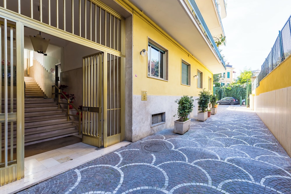 Chiaia Mon Amour Elegant Flat by Napoliapartments