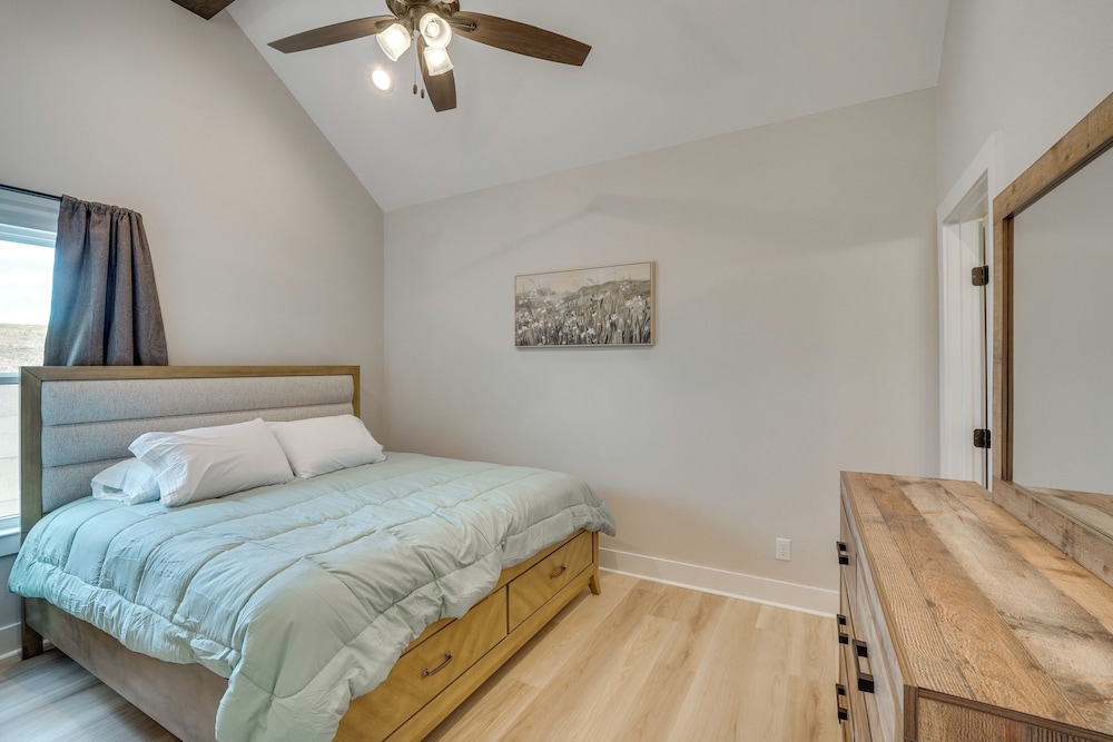 Brand-new Home 2 Mi to Shannon Med Center!
