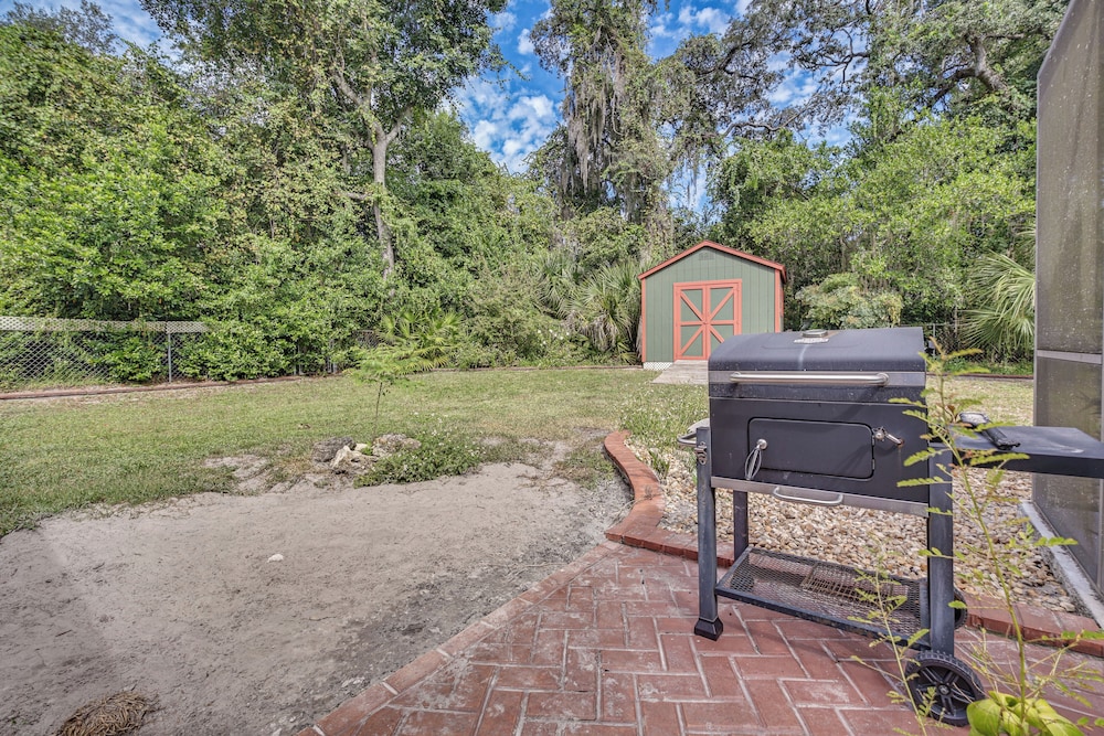 Dog-friendly Home, Lake Henderson Across Street!