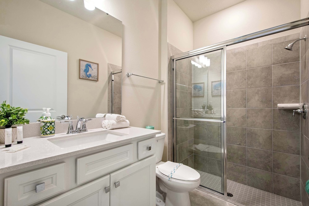 Bright & Spacious 7BR Pool Villa w/ Game Loft New Windsor Cay Resort Near Disney