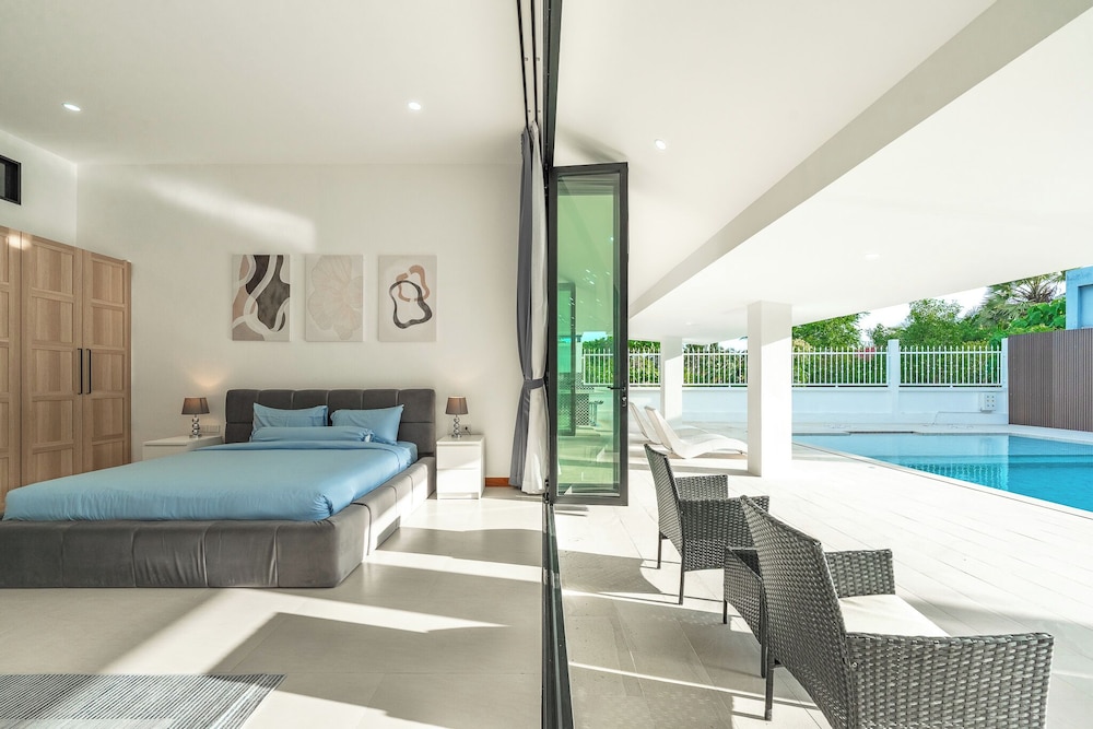 4BR Pool Villa Bar BBQ Near Beach V239