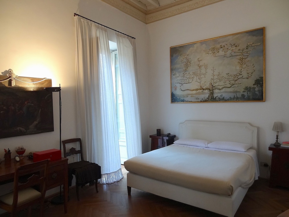 In Rome, Aristocratic, 3 Bedroom in Elegant, Historic Palace 3 Bedrooms 3 Bathrooms Apts