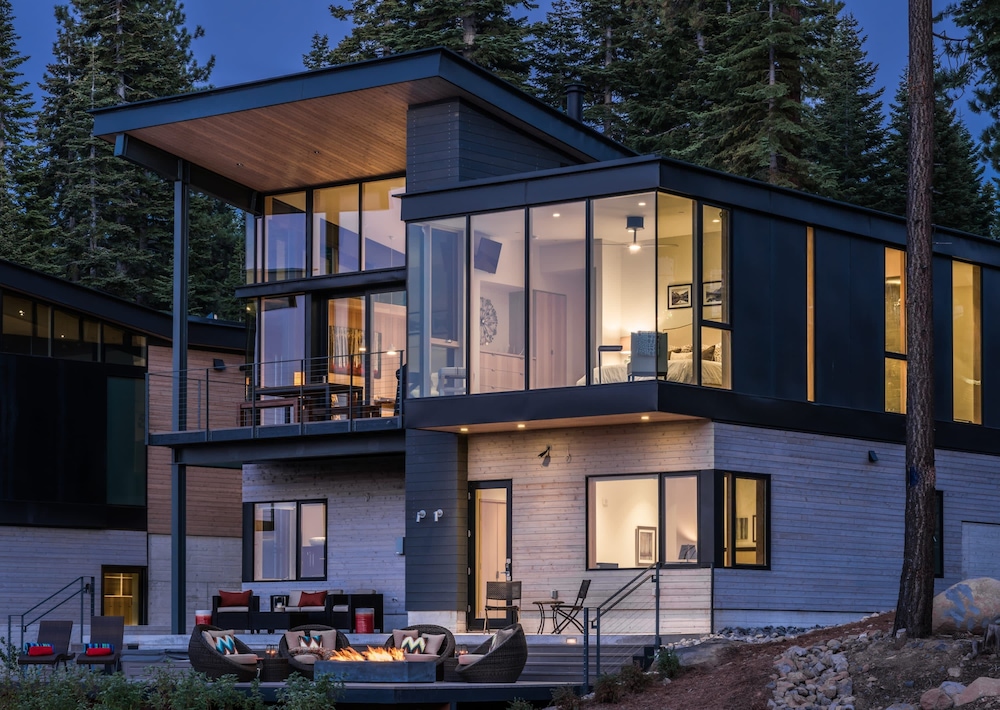 Modern Ski In Out Home Mid-mountain Northstar