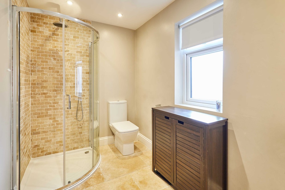 Host Stay Bristol Avenue