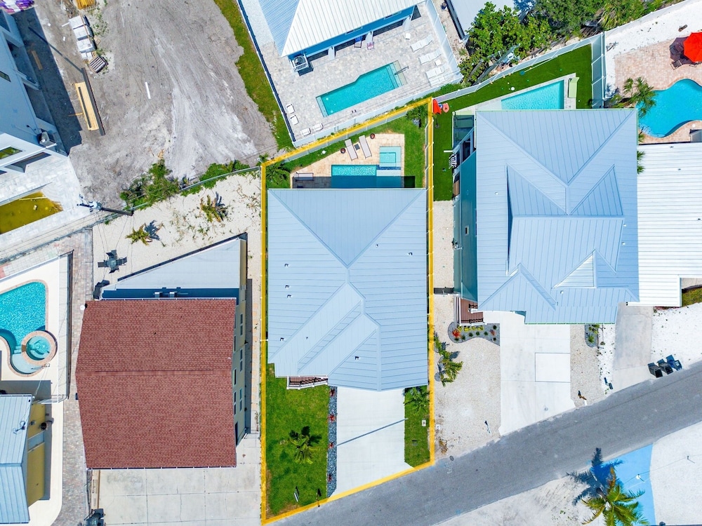 209 Seabreeze Escape: NEW Spacious 5-Bedroom Pool Home 5 Home