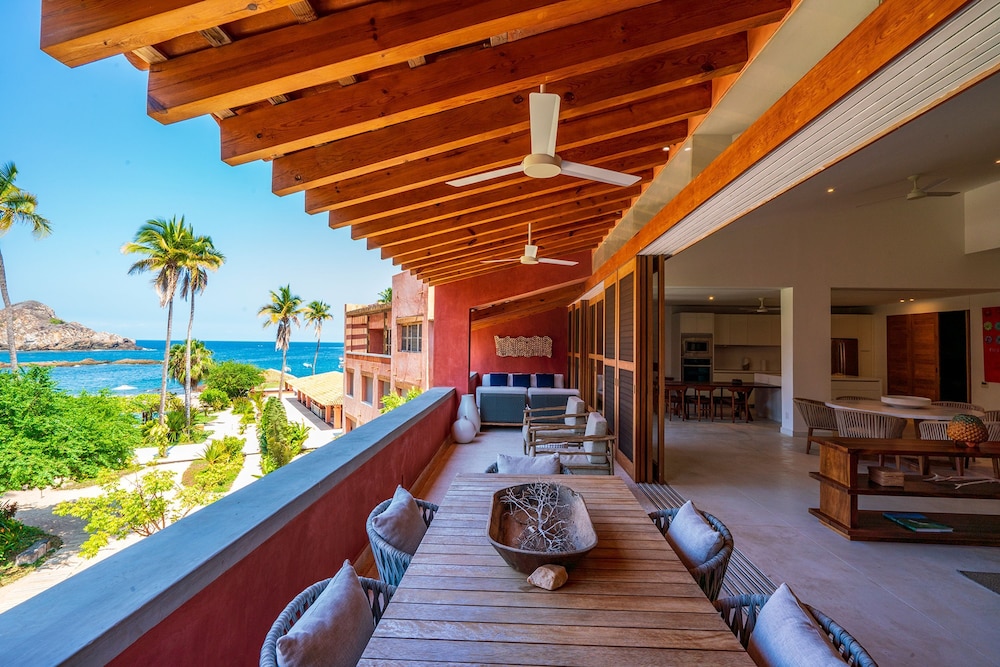 Careyes 114 Oceanfront Luxury With a Spacious Te