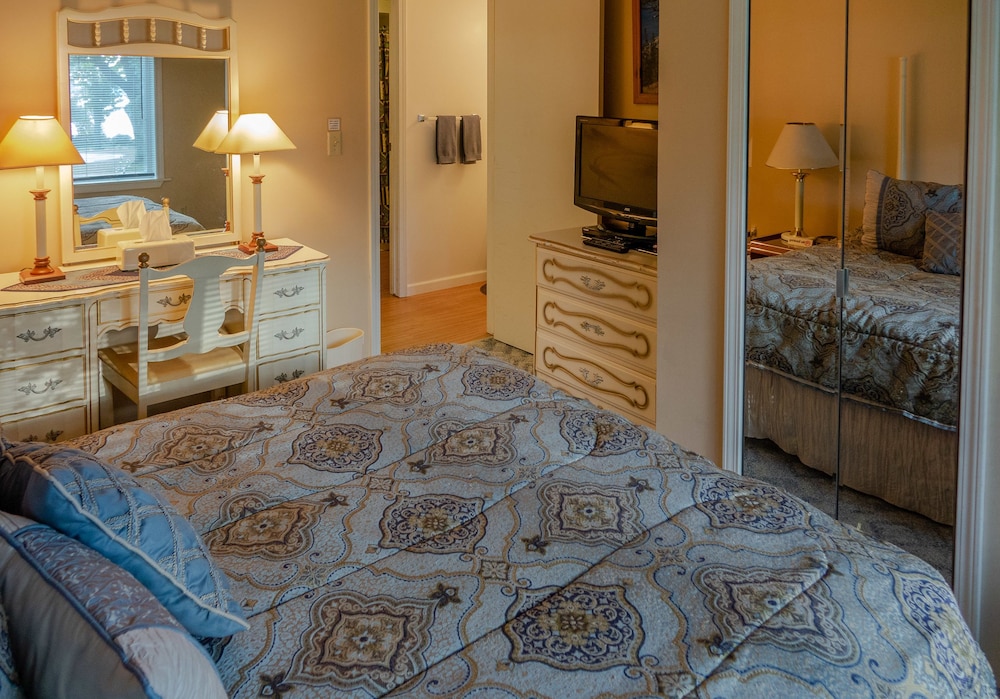 Maple Springs Lake Side Inn