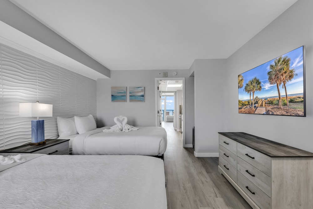 Boardwalk Resort by Hosteeva