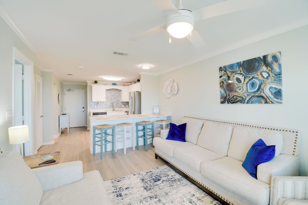 Beach & Pool Access: Gulf Shores Getaway!