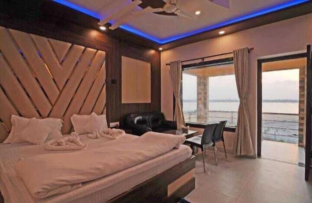 HYAT LUXURY