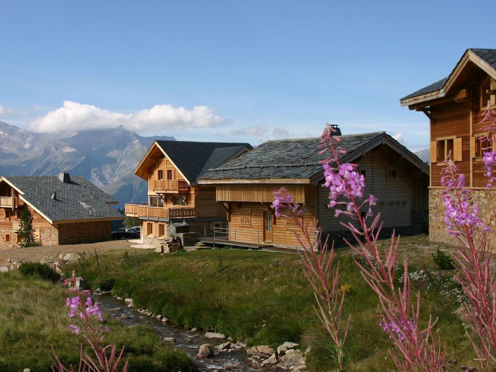 Huez Vacations - Chalet With Fireplace in Alpe D'huez - Property Image 8