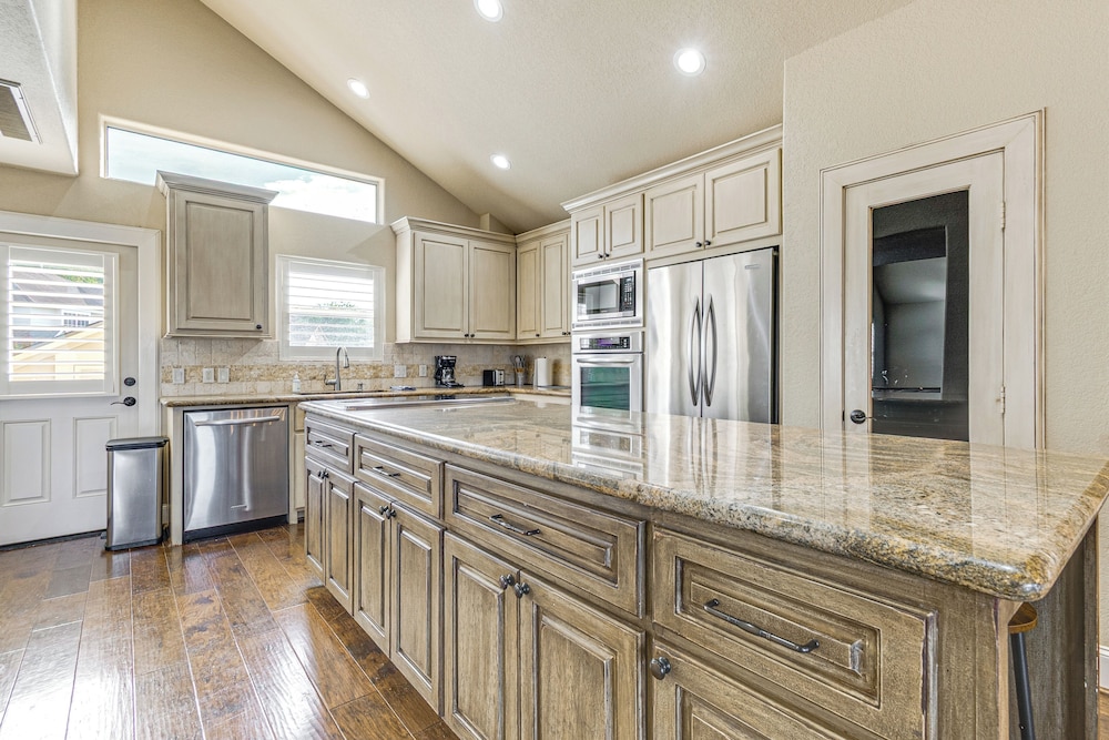 Private Boat Dock & Slip: Luxe Lake Conroe Gem!