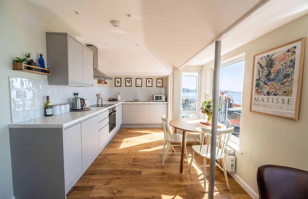 3 Beach Way House