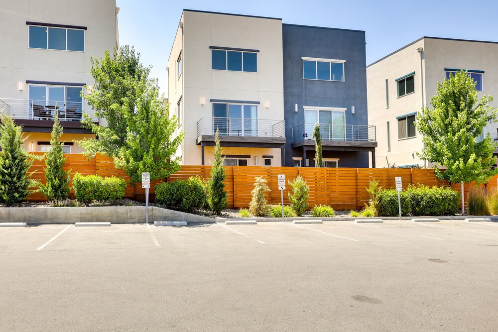 Reno Vacations - Midtown Reno Vacation Rental < 2 Mi to Downtown! - Property Image 4