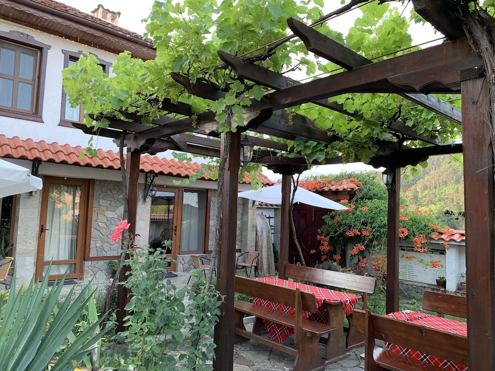 Iliikova House