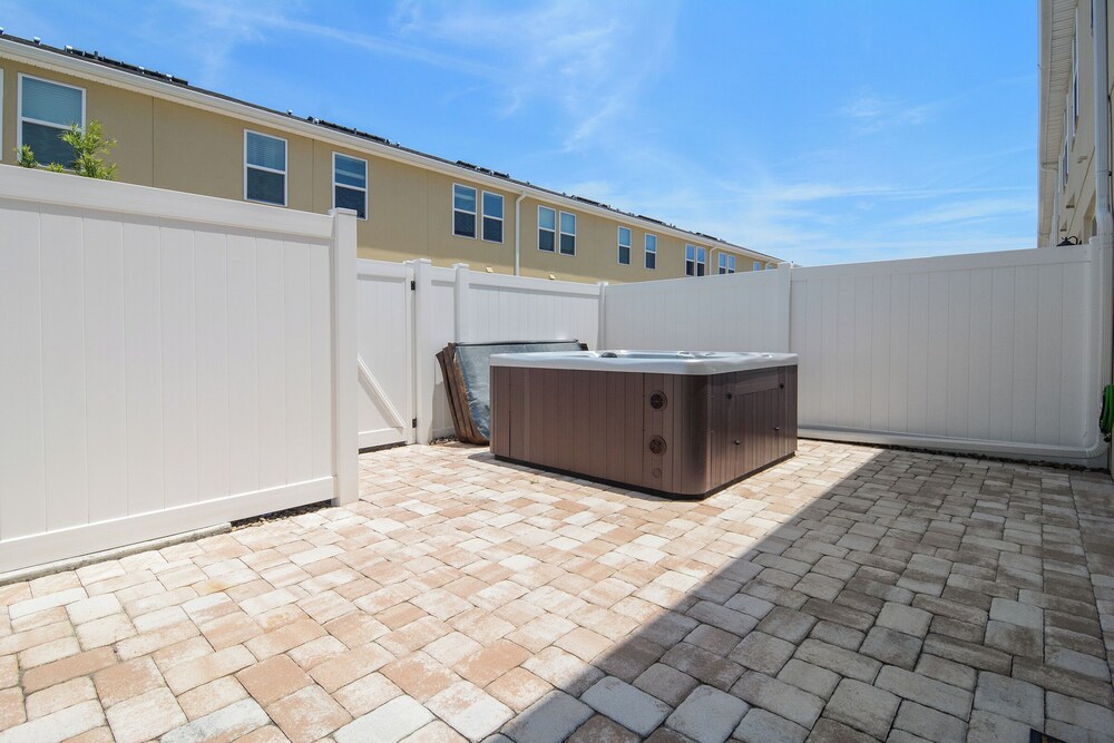 Stunning 4Bd Sleeps9 w Jacuzzi Close to Disney Compass Bay 5113 - Image 4