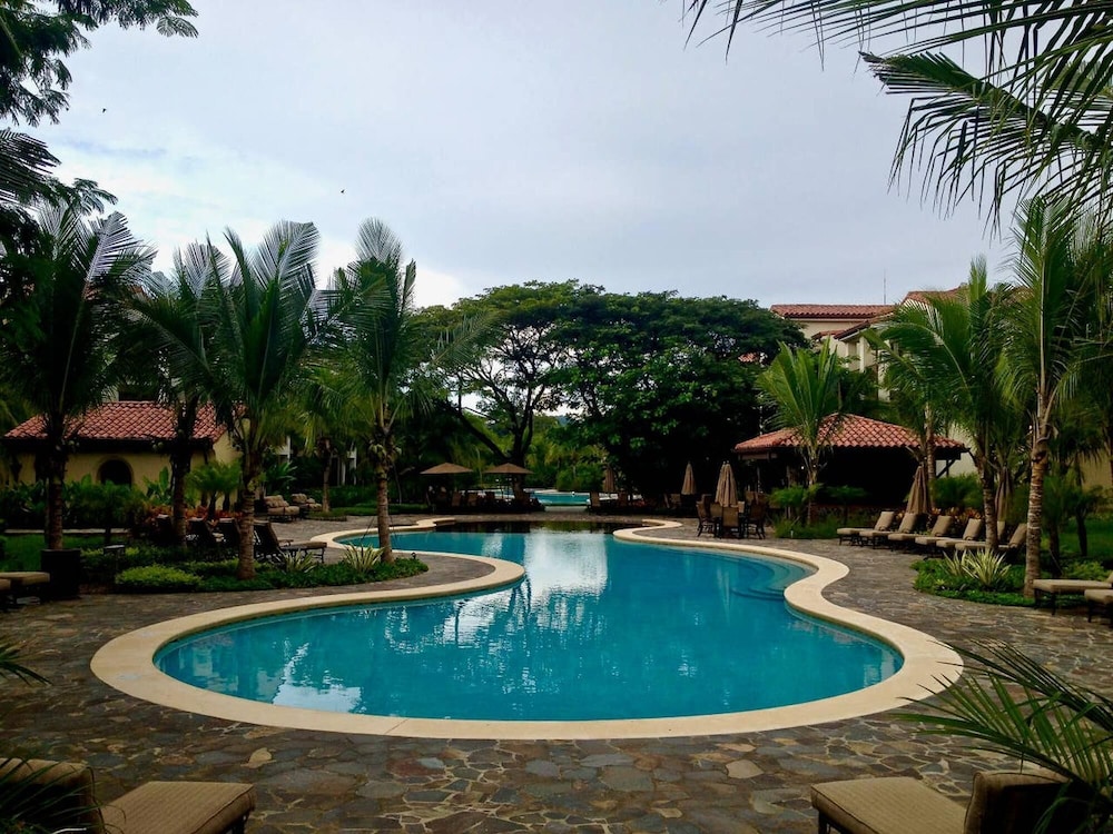 Impressively designed and decorated 3rd-floor space overlooking pool in Coco view 4
