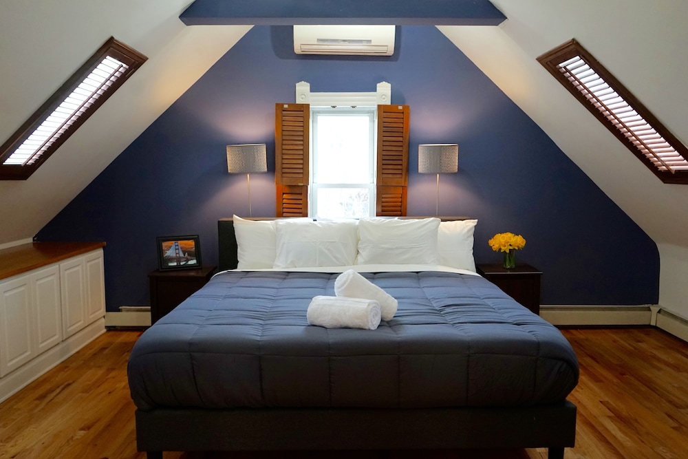 3-Level Bucktown Home - Amazing Outdoors & Parking - Image 5