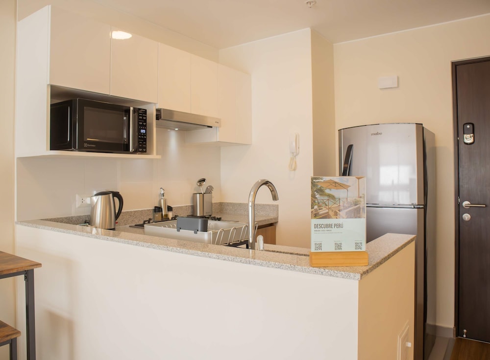 w Elegant 1BR Retreat in the Heart of San Isidro