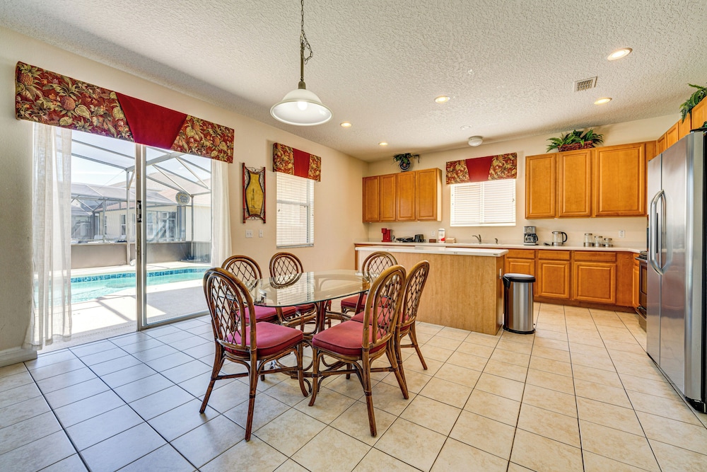 Lanai & Game Room: Vacation Home in Davenport!