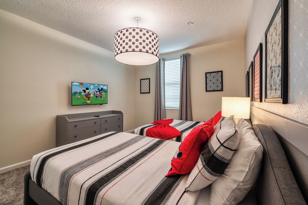 Champions Gate condos by UNE - Image 4