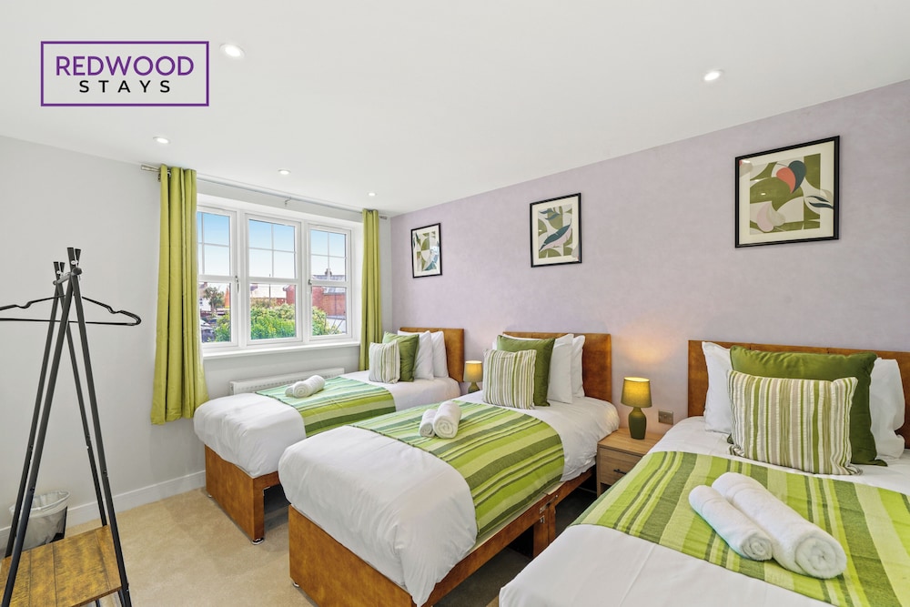 Cove Road Houses by Redwood Stays view 2