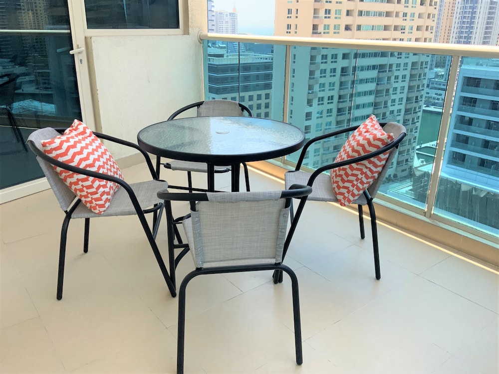 DHLA - Modern 2BR balcony in Marina