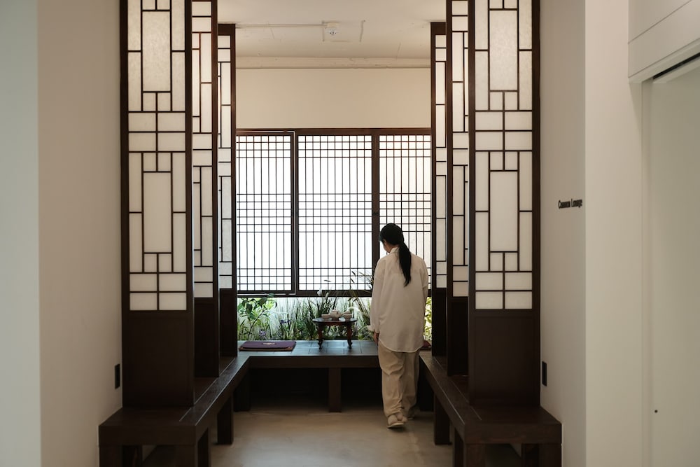 D.A.L Premium Capsule Hotel