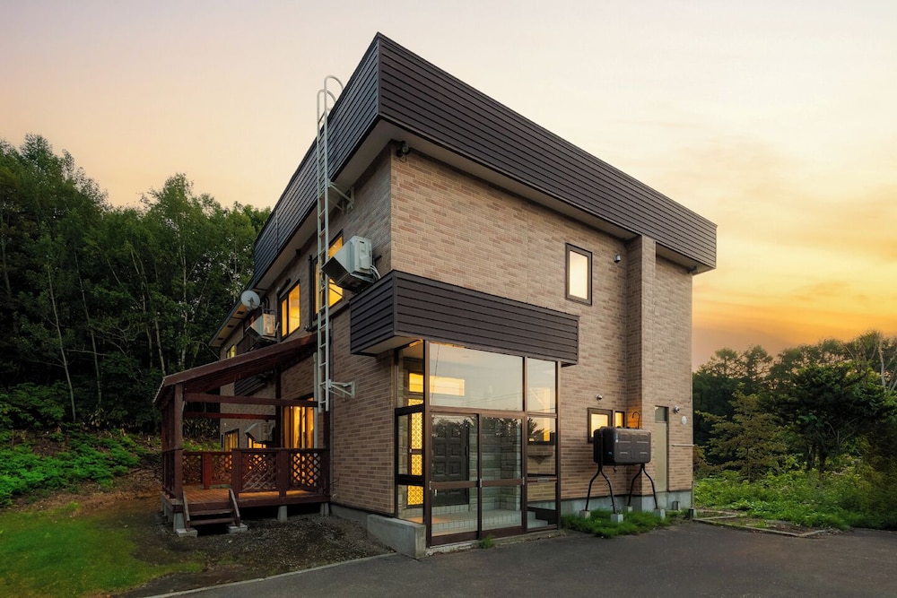 THE ELYSIAN RETREAT