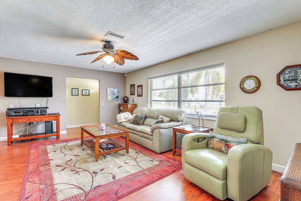 Palm Aire Home - 5 Mi to SRQ Airport!