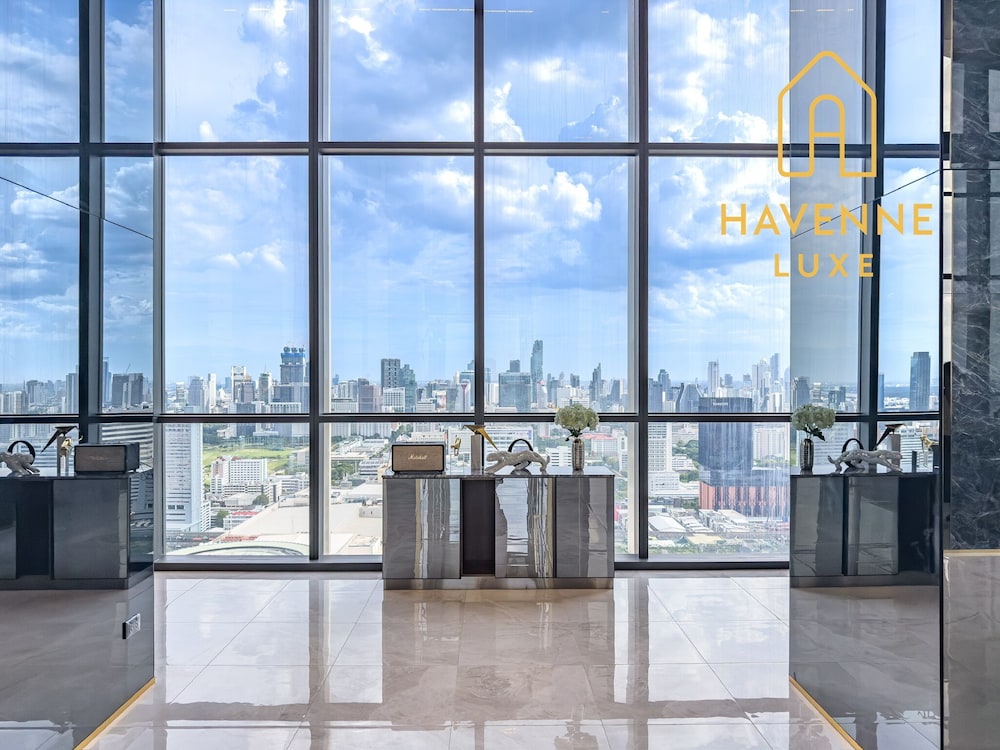 Luxury Downtown Bangkok 2BR 2BA · Sky Pool Gym · 5min Walk to Siam Paragon