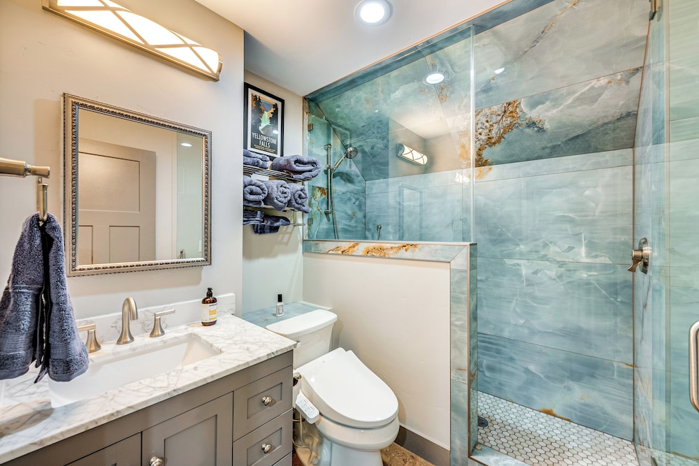 11 Mi to Snowbird Resort: Mtn-view Apt w/ Hot Tub