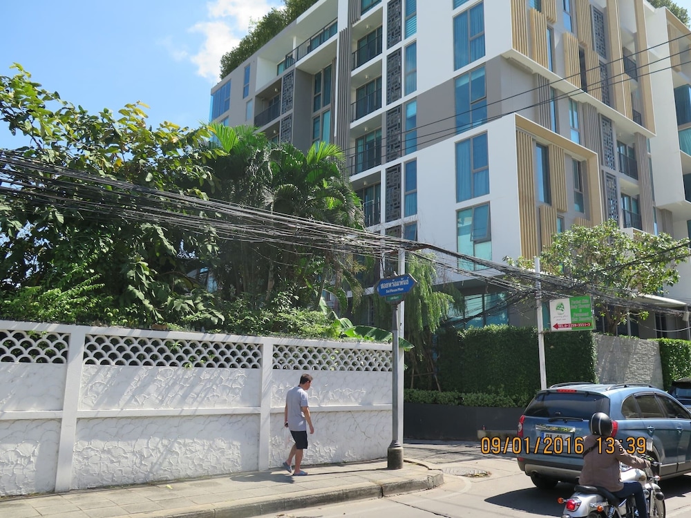 S39- 1 Bedroom Downtown Apt With Balcony and Pool