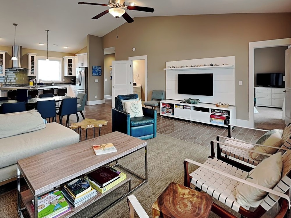 Sunshine Daydreams by Topsail Realty