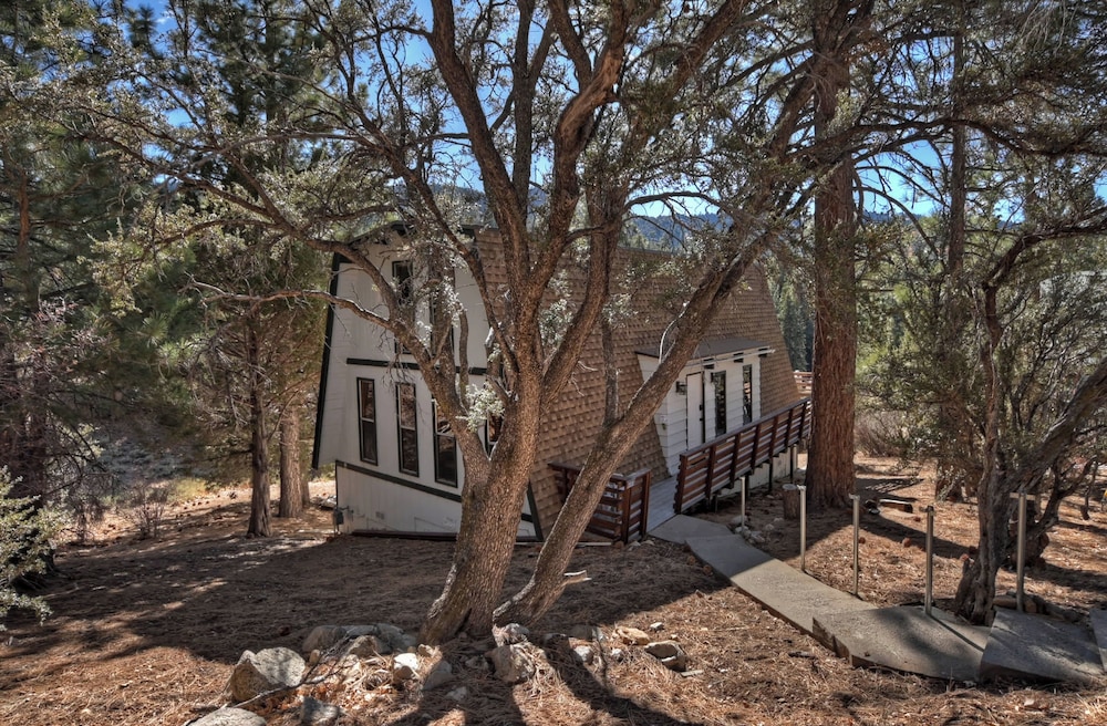 Yosemite Pines Cabin - Sleeps 6