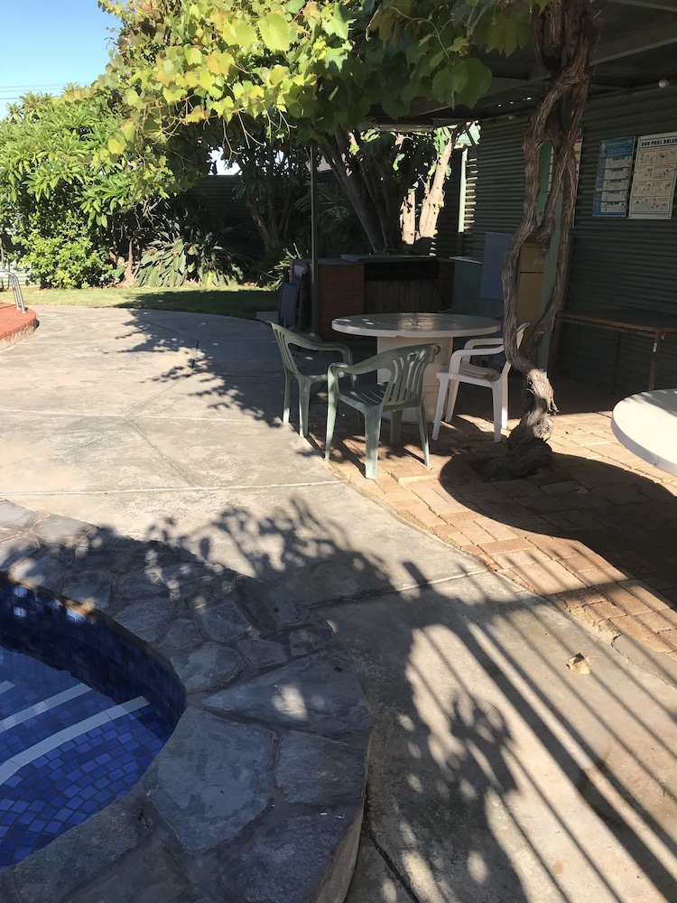 Travelway Motel