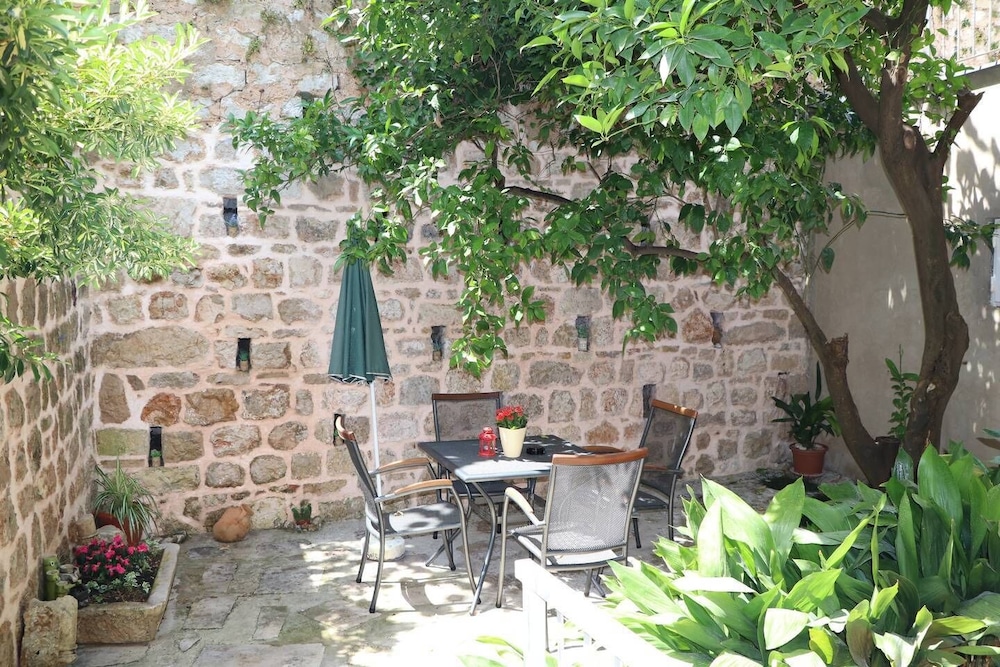 Divine Apartments