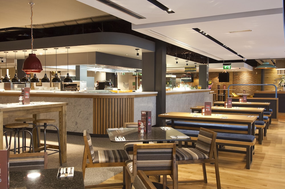 Premier Inn Halifax Town Centre 3