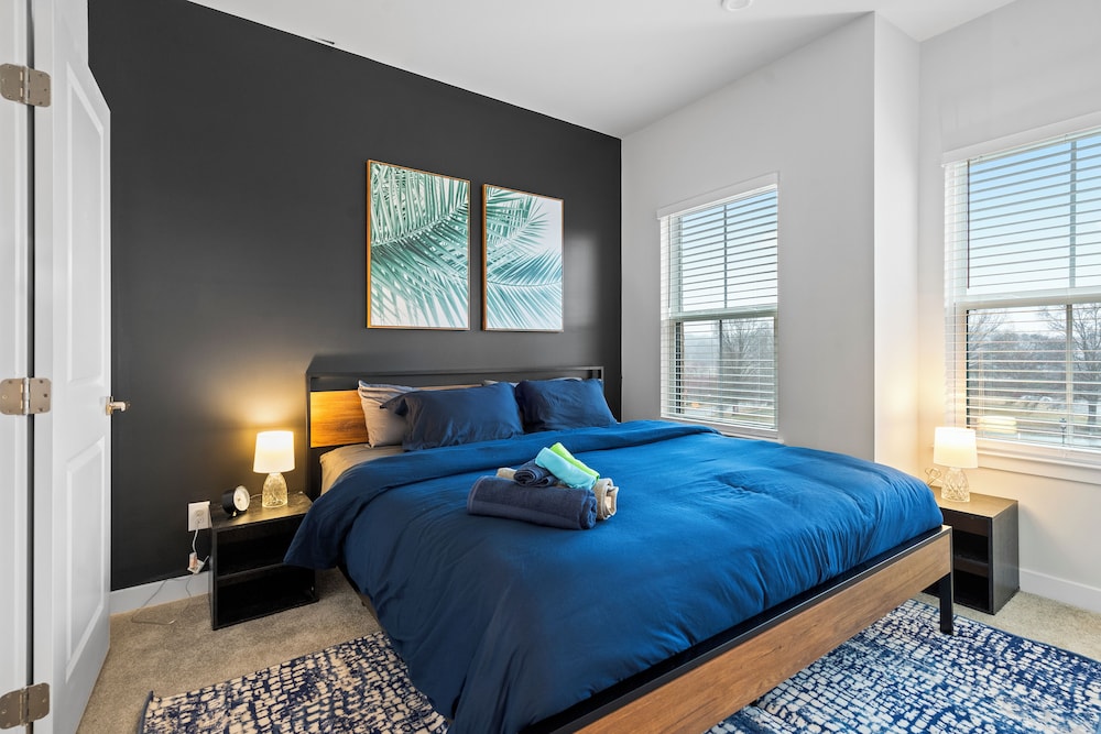 Luxe King 3BR Townhouse Uptown Charlotte