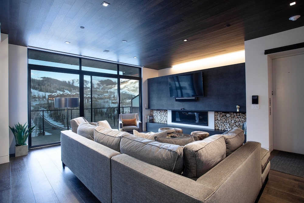 One Empire Pass Lodge at Deer Valley Resort - Three Bedroom Residence #404 3 Condo