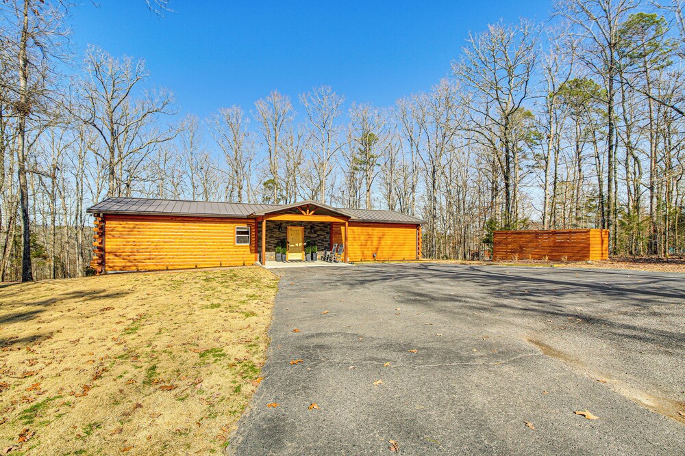 11 Mi to Marina on Lake Hamilton: Cabin Getaway