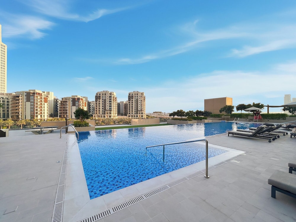 Serene 1BR Escape with Burj Khalifa View