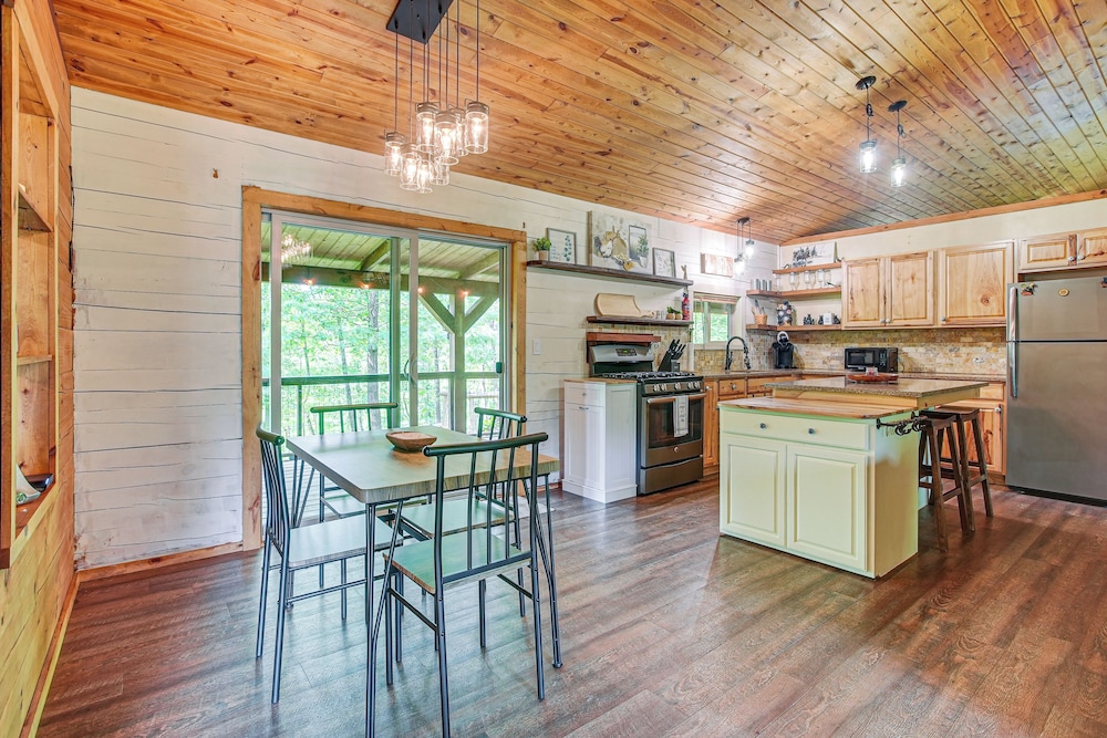 Pond & Fire Pit: Charming Log Cabin Near Blue Rock