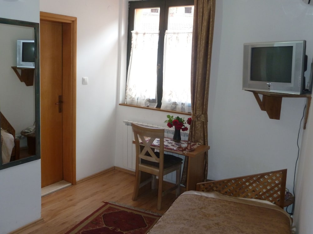 Photo 6