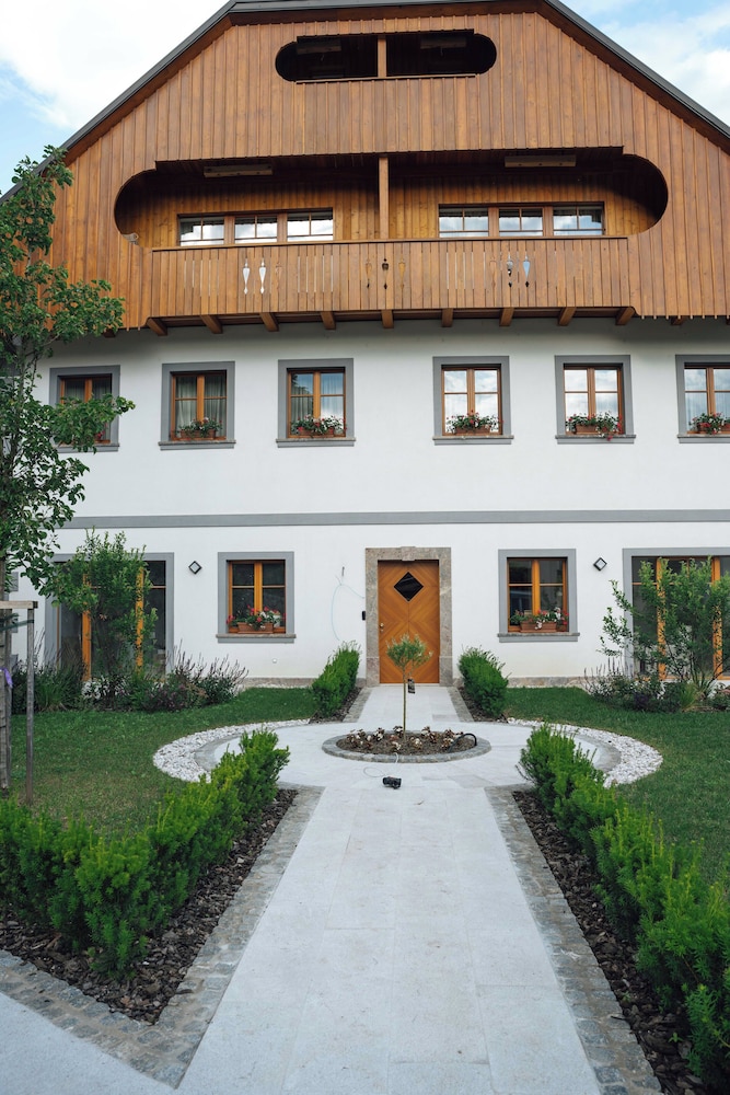 Menart Estate